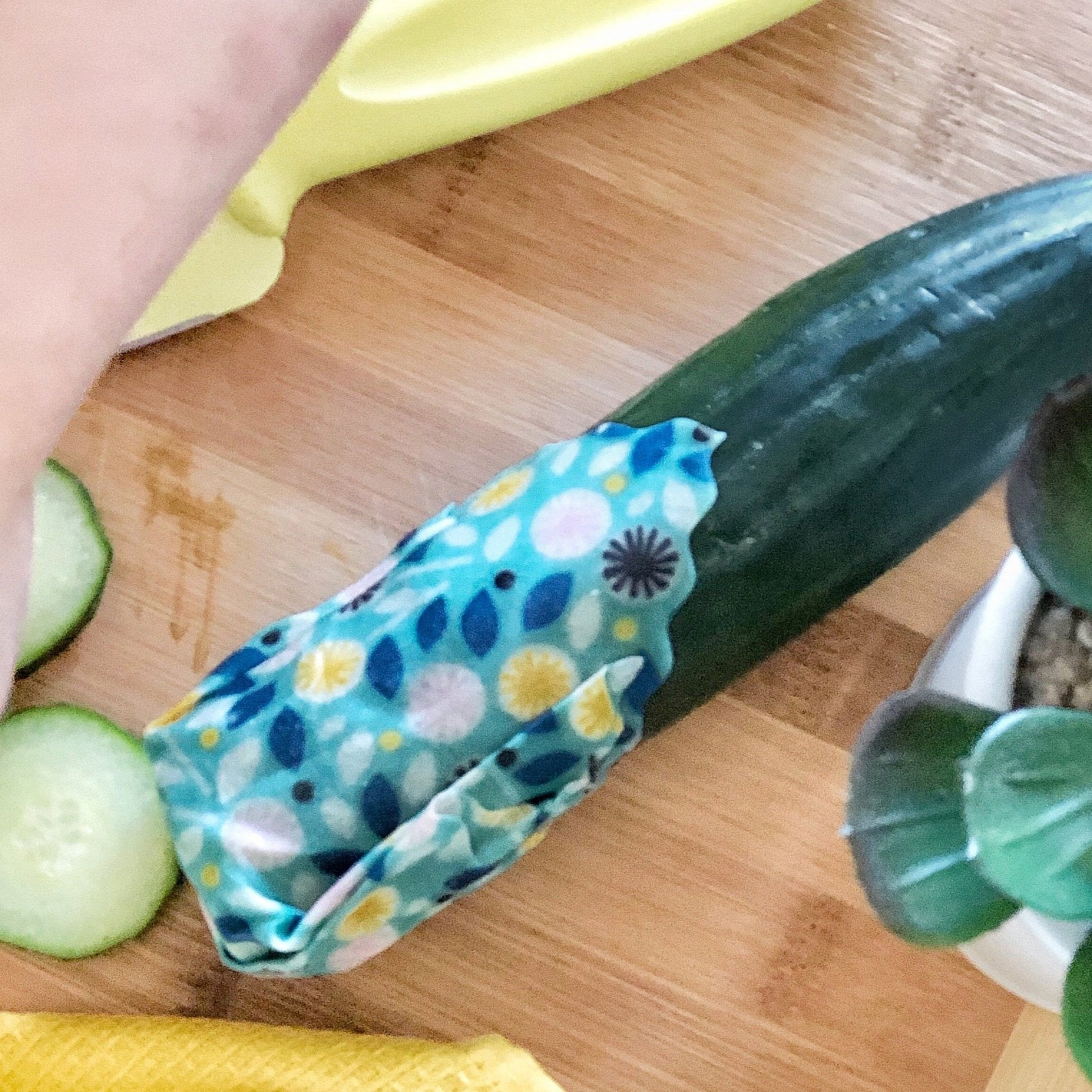 Mini Beeswax Wrap 15x15cm - cover cut veggies like cucumbers, lemons, tomatoes & jars and dip bowls - Little Bumble Reusable Food Wraps